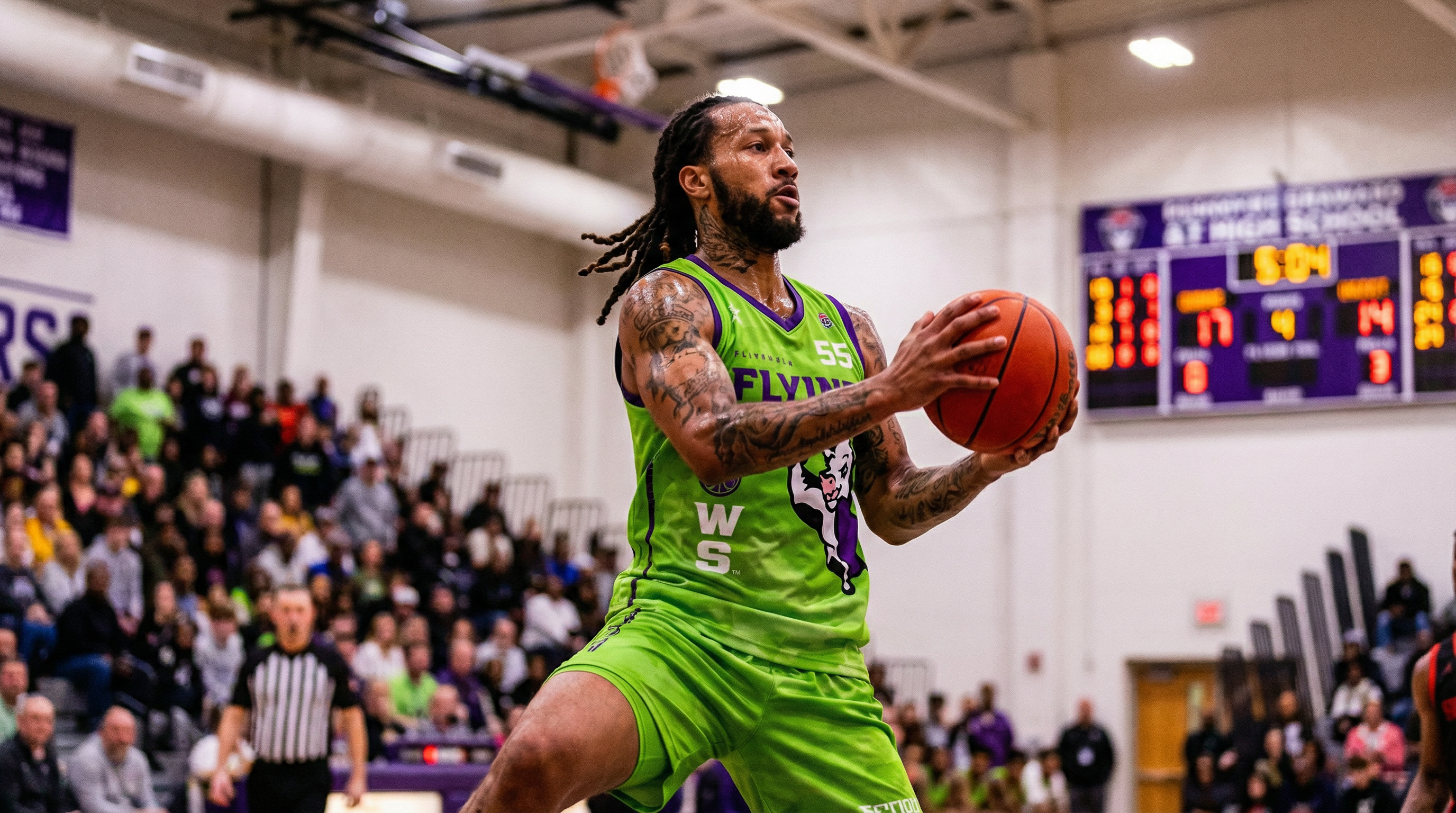 USBL game action - player driving to basket
